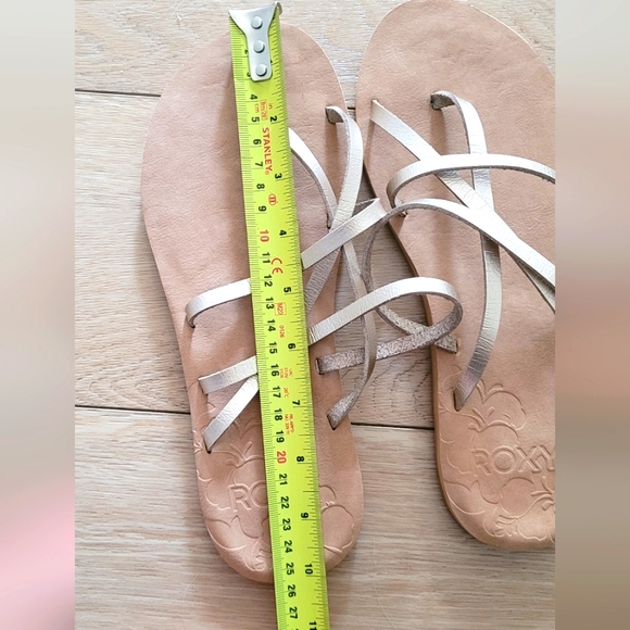 Roxy strappy sandals. - Picture 2 of 3
